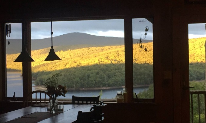 Wilmington Casa | Lago único y vistas, jacuzzi y sauna. Cerca del monte nieve