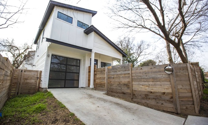 Blackshear-Prospect Hill Casa | Amazing location! Modern 2BR house in downtown E. Austin.