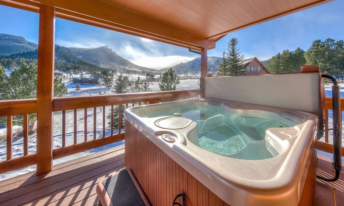 Carriage Hills Casa | Amazing Mountain Views with Hot Tub