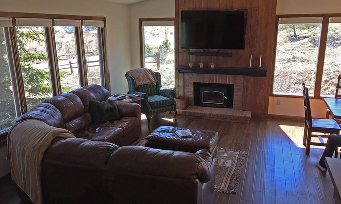 Carriage Hills Casa | Increíbles vistas a la montaña, casa de tres niveles con una gran terraza cerca de la ciudad.