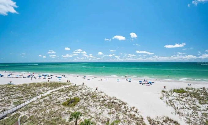 Madeira Beach Apartamento | Amazing Ocean View, Pool @ Mad. Beach- John's Pass