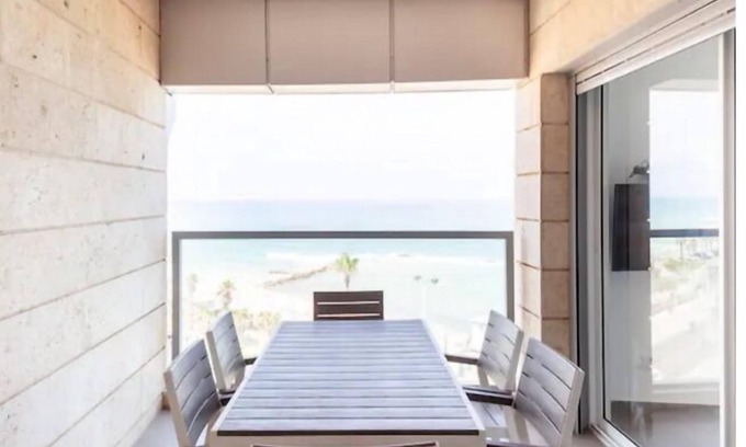 Bat Yam Apartamento | Amazing Sea View 3 BR APT Iconic Tower