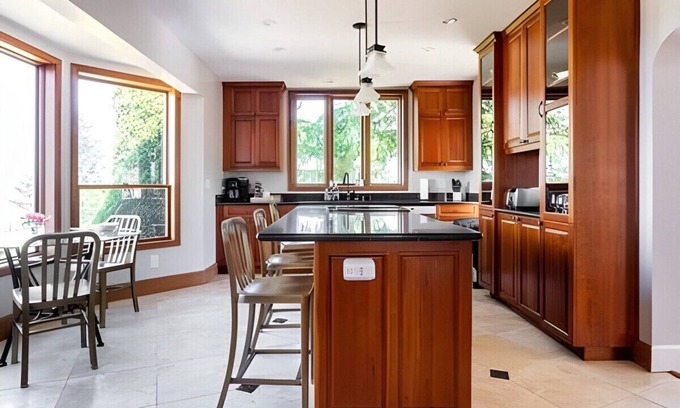 Tacoma Casa | Amazing Tudor-style House w/ Outdoor Dining & Great Views!