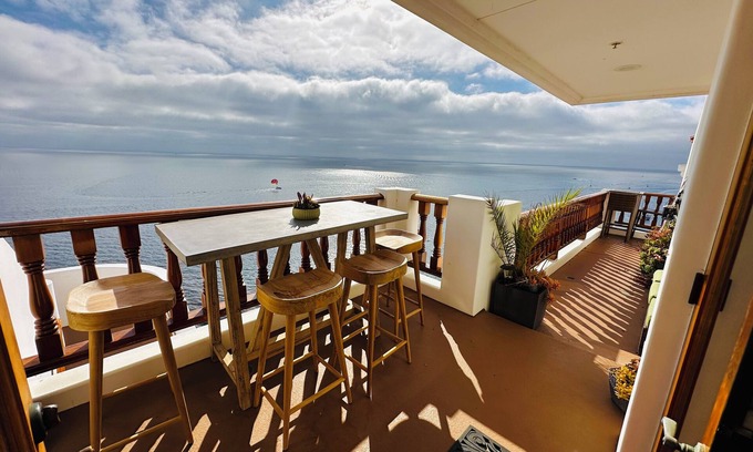 Avalon Villa | Ocean Front Villa Hamilton Cove