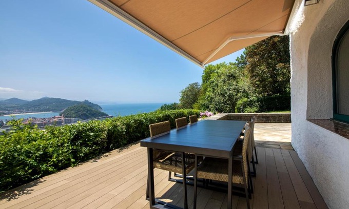 San Sebastián Villa | Amazing views over San Sebastian in a family cottage