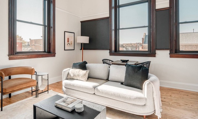 Noble Square Apartamento | Amazing West Town 2BR w/ W/D, Gym & Rooftop nr Downtown, by Blueground