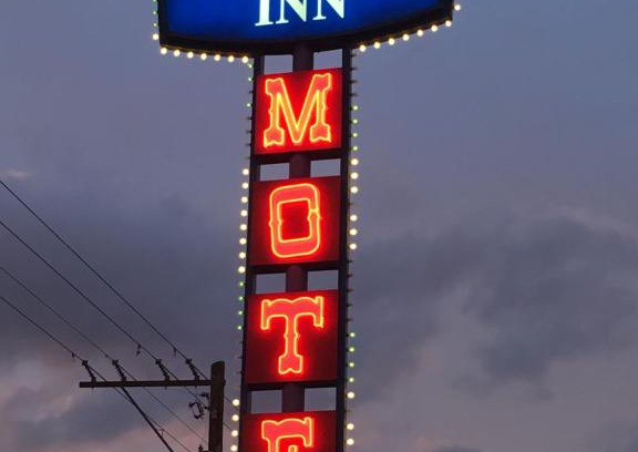 Sunrise Manor Hotel | American Inn