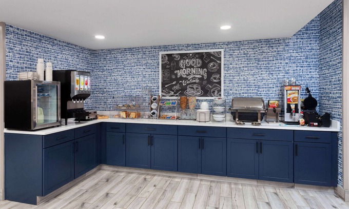 Eagle River Hotel | AmericInn by Wyndham Eagle River Downtown