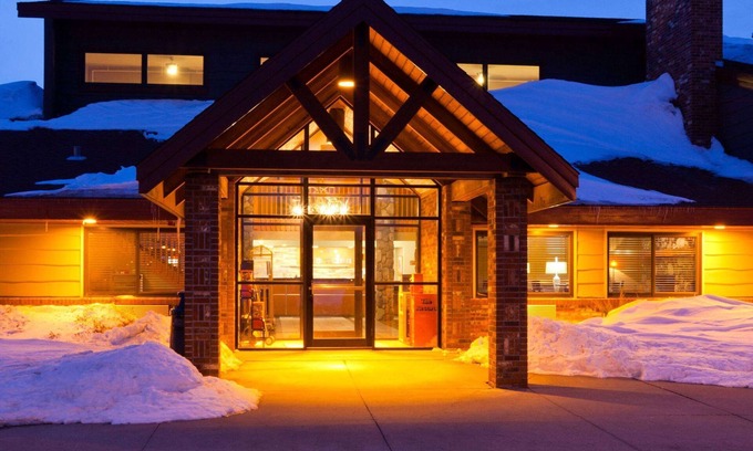 Grafton Hotel | AmericInn by Wyndham Grafton