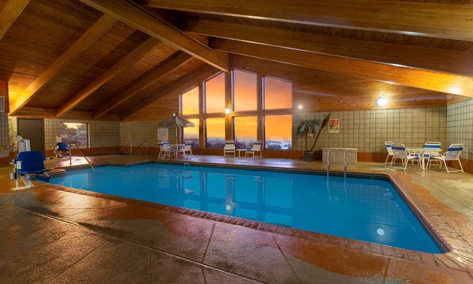 Hartford Hotel | AmericInn by Wyndham Hartford WI