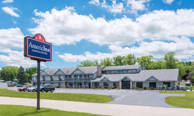 Lake City Hotel | AmericInn by Wyndham Lake City