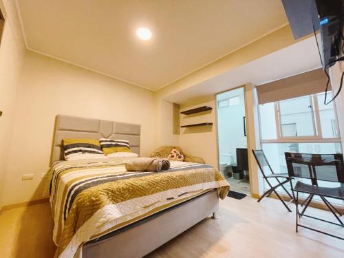 Tejada Alta Casa | Amplia habitación privada con baño privado y TV