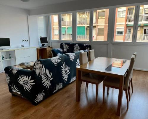 El Port Apartamento | Amplio Apartamento cerca de FIRA y del Centro