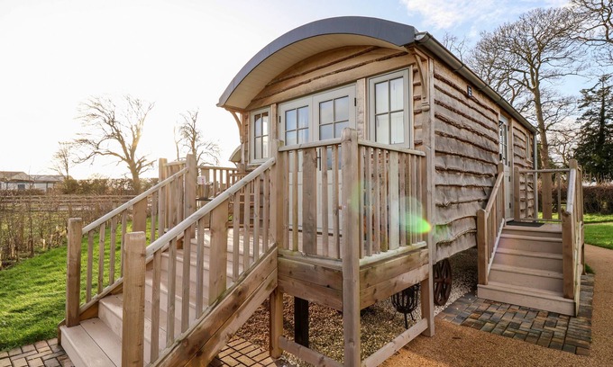 Ryther Cabaña | AMY JOHNSON, romantic, with a garden in Tadcaster