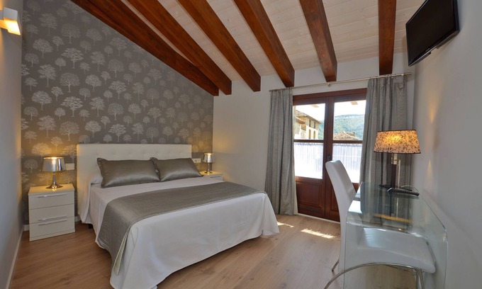 Ainsa Apartamento | Dúplex modero en plena plaza mayor de Aínsa