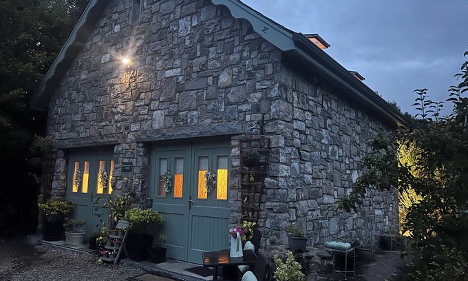 Ashbourne Cabaña | An Irish welcome. Quiet Country Cottage close to Dublin Airport & City