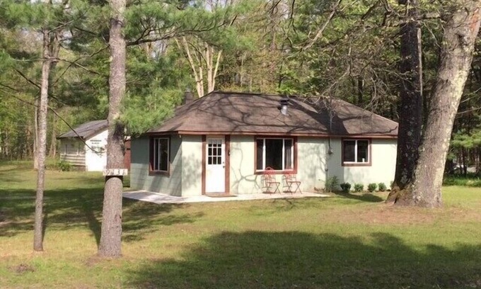 Irons Cabina | Paraíso para los amantes al aire libre situado en el corazón de El Bosque Nacional Manistee