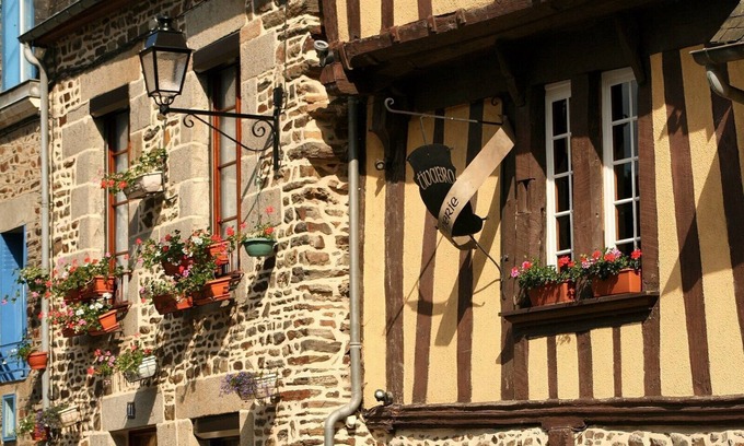 La Chapelle-Janson Casa | Anastasie - LA Chapelle Janson