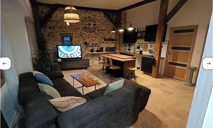 Bergheim Casa | Ancienne Grange Rénovée Dans Cour Privée au Calme Avec Jardin sur les Remparts