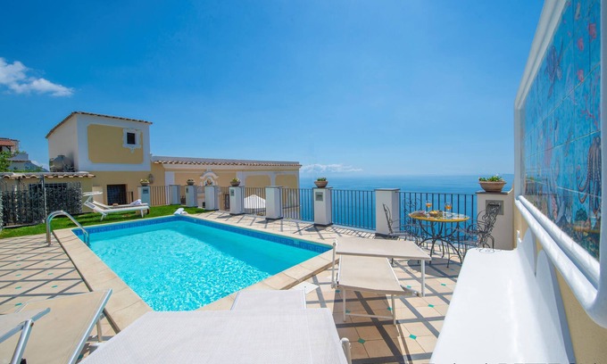 Praiano Villa | Antigua villa con fantásticas vistas al mar y piscina a pocos minutos de Positano