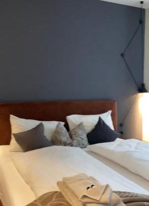 Goeschenen Apartamento | Andermatt Chalet Style Ski Wohnung Zimmer Nur fuer Frauen