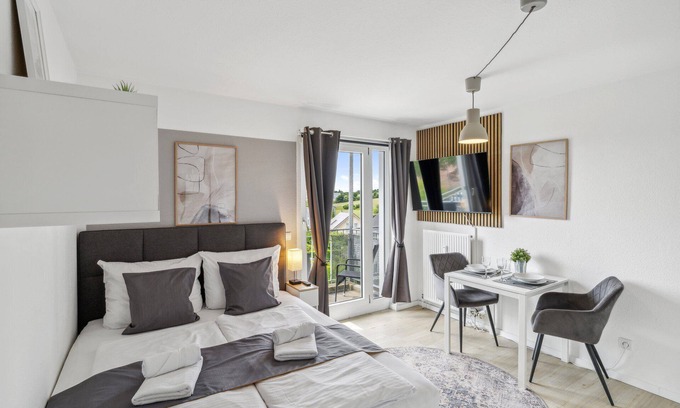 Kaiserslautern Apartamento | ANDRISS: Study & Work Apartment - Balcony - Kitchen