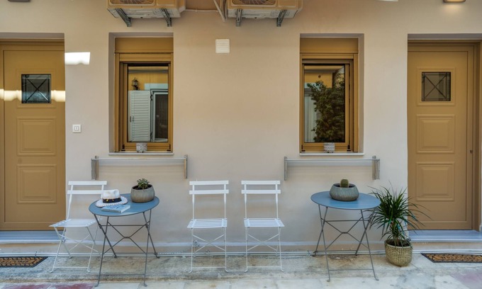 Zakynthos Apartamento | Andy & Hari's Elegant Town Studios