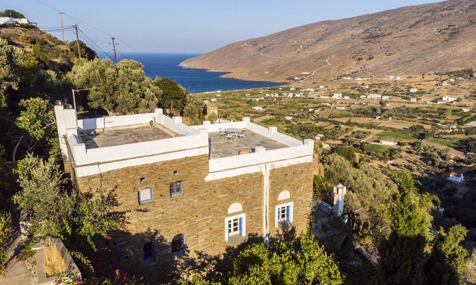 Megas Yialos-Nites Villa | ANEZAS MANSION (casa de torre tradicional de piedra Andros Island-Grecia)