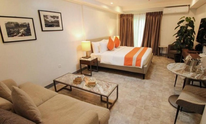 Malabanias Hotel | Angeles City W/Rooftop Pool