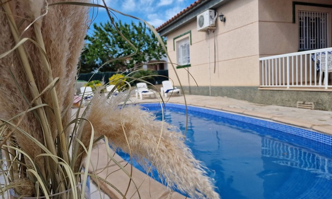 Riumar Chalet De Esquí | "Angeles"@MARISOL: 210m de la playa, piscina privada, A/C, WiFi, playa para perros