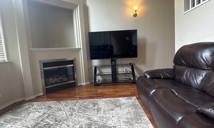 Eagle River Casa | Angkla suits 4-bedroom house located in E.G with WiFi, washer, dryer and garage