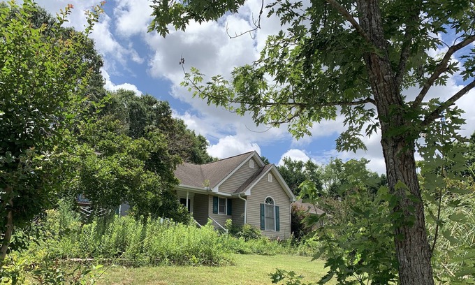 Easley Casa | Animal friendly, personalized and close to everything