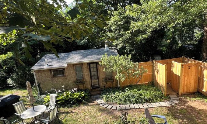 Orleans Cabaña | Antique Cottage with King Bed, Kitchen, Bath, Private Yard & Path to Arey's Pond