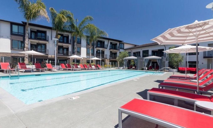 Morse Park Condominio | Anton 1101 2BR – Poolside Living & Fire Pit Vibes