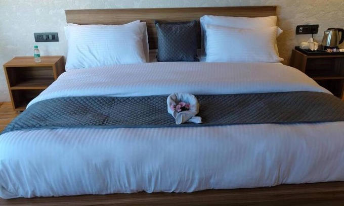 Lansdowne Hotel | Anupraas Resort