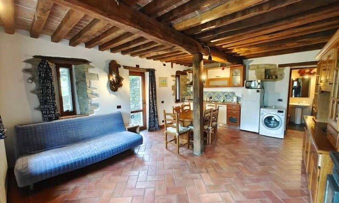 Madonna Dei Fornelli Apartamento | Apartamento renovado en casa de piedra antiguo "granero" con piscina, sauna y jardín