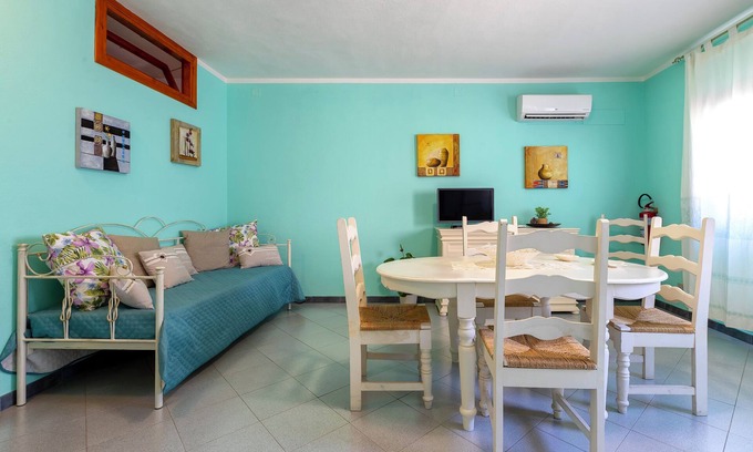 Trinita d'Agultu Apartamento | Apartamento 'Rosa' con Wi-Fi y aire acondicionado