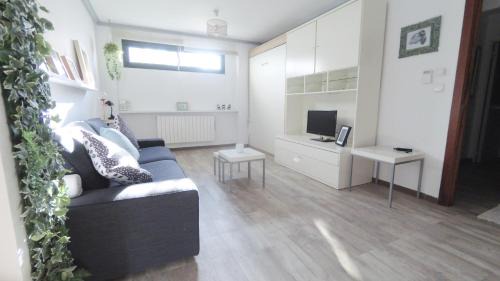 Genil Apartamento | Apart BLANCO para ESQUÍ y ALHAMBRA. Garaje privado