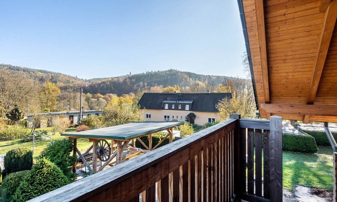 Augustusburg Apartamento | Apartamento 'Blockhaus - Ferienwohnung Sunrise' con jardín compartido, balcón y Wi-Fi