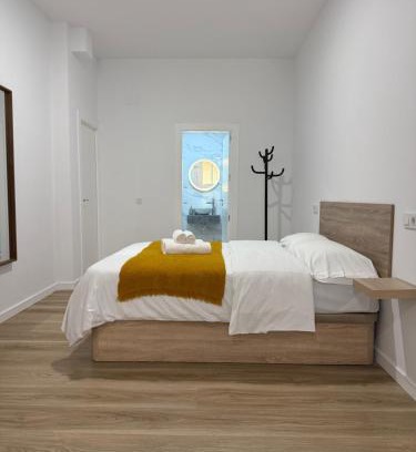 Los Tilos Apartamento | Apartamento a 2 min caminando de la estación de Bus y Tren María Zambrano