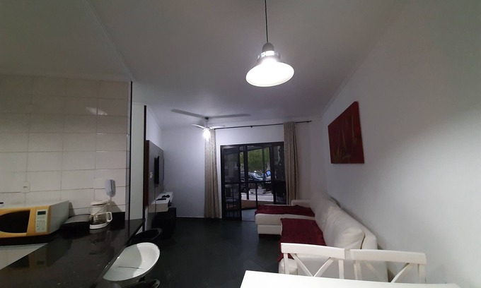 Vila Clais Apartamento | Apartamento com Piscina a uma Quadra da Praia
