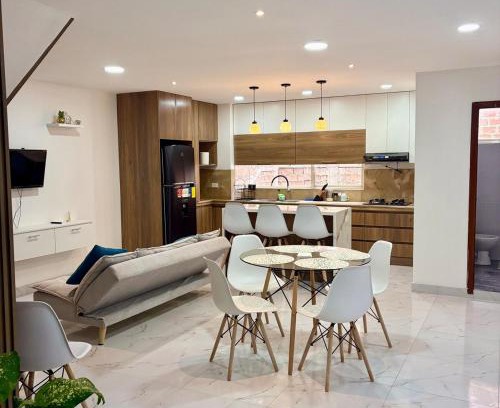 Loja Apartamento | Apartamento de lujo a pocos minutos del centro