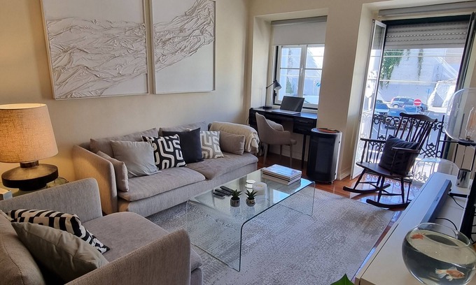 Linda-a-Velha Apartamento | Apartamento Luminoso