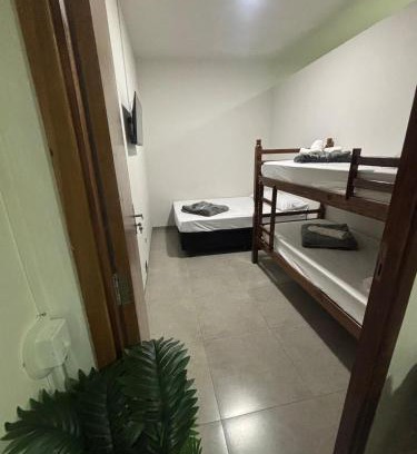 Bandeirantes Apartamento | Apartamento no Centro de Bandeirantes Ar, TV Smart, Ar Condicionado e Frigobar