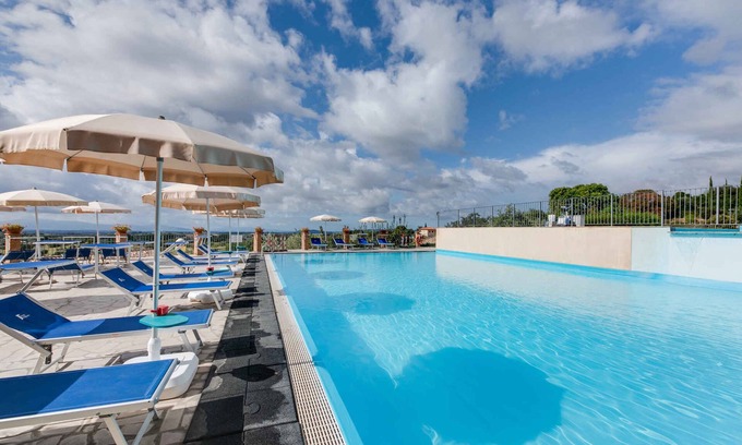 Orbetello Condominio | Apartement with air conditioning and outdoor pool