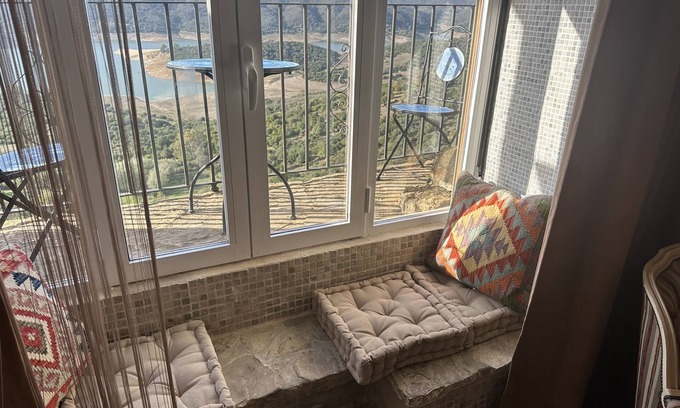 Castellar de la Frontera Apartamento | Apartment de los Amorosos in Eine Burg Castellar de de la Frontera!