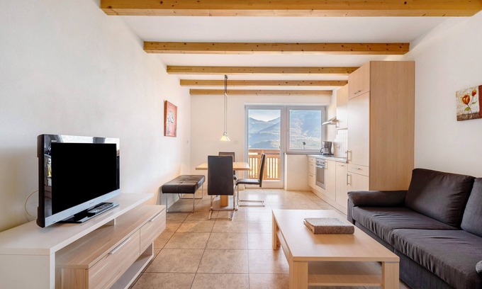 Termeno Sulla Strada del Vino Apartamento | Apartamento 'Kastelaz' con vistas a la montaña, jardín compartido y Wi-Fi