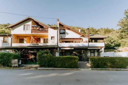 Konjic Apartamento | Apartmani & Rafting Boračko jezero