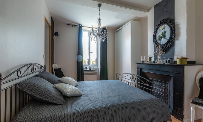 Villeneuve-les-Montreal Apartamento | Apartment 'Baroque' with Balcony, Wi-Fi and Air Conditioning - Villeneuve-lès-Montréal