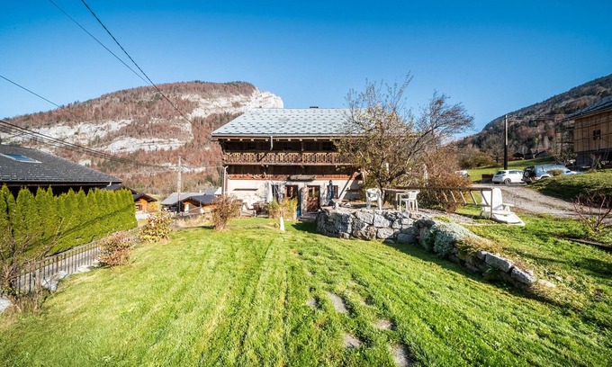 Sixt-Fer-a-Cheval Apartamento | Apartamento '110 M2 Rénovés Dans Ancienne Ferme' con vistas a la montaña, terraza privada y Wi-Fi